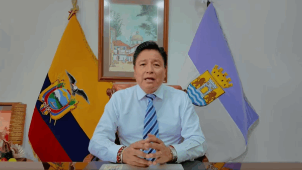 ALCALDE DESTITUIDO ANUNCIA BATALLA LEGAL: Fabián Iza apelará ante el TCE y se NIEGA a dejar el cargo ⚖️🔁